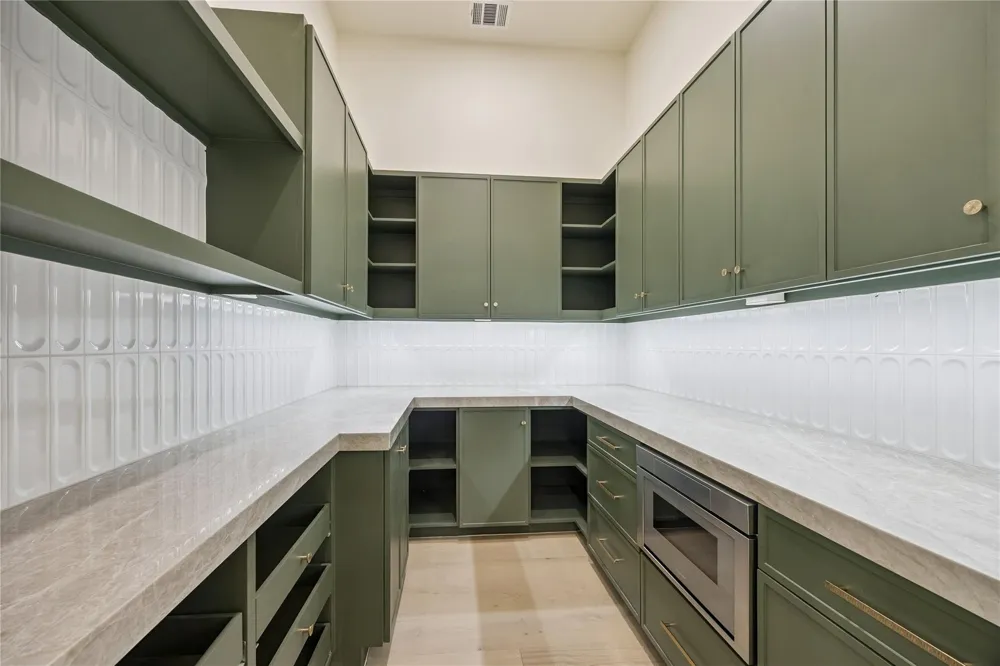 539 W 34th Street Houston, TX 77018