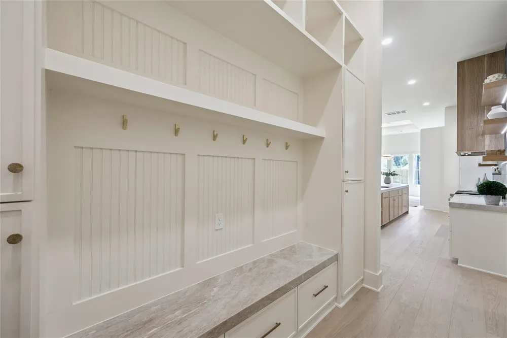 539 W 34th Street Houston, TX 77018