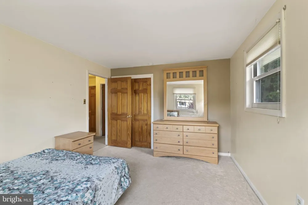 240 WINDING WAY ROAD Stratford, NJ 08084