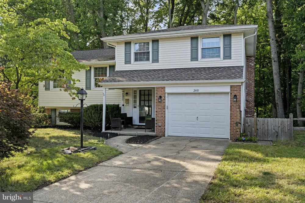 240 WINDING WAY ROAD Stratford, NJ 08084