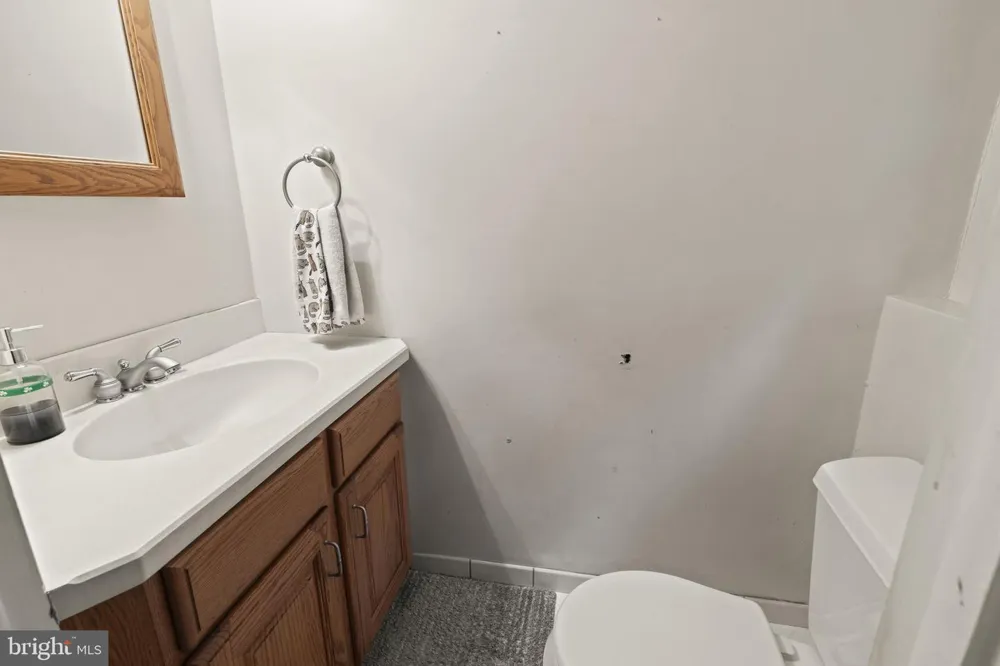 240 WINDING WAY ROAD Stratford, NJ 08084