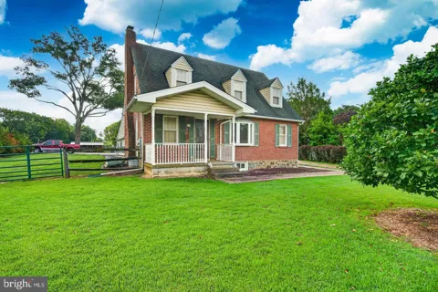 1819 LARKIN ROAD