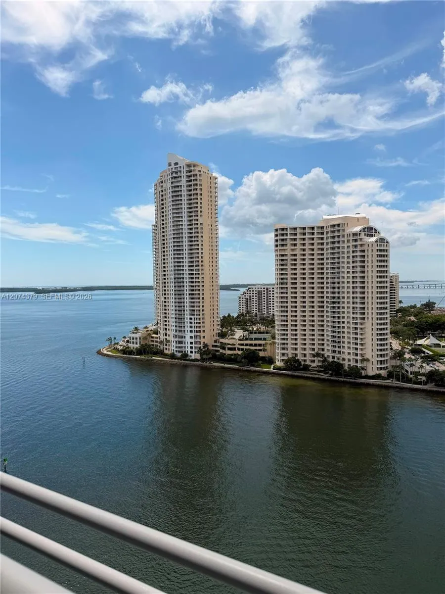 335 S Biscayne Blvd #2003 Miami, FL 33131
