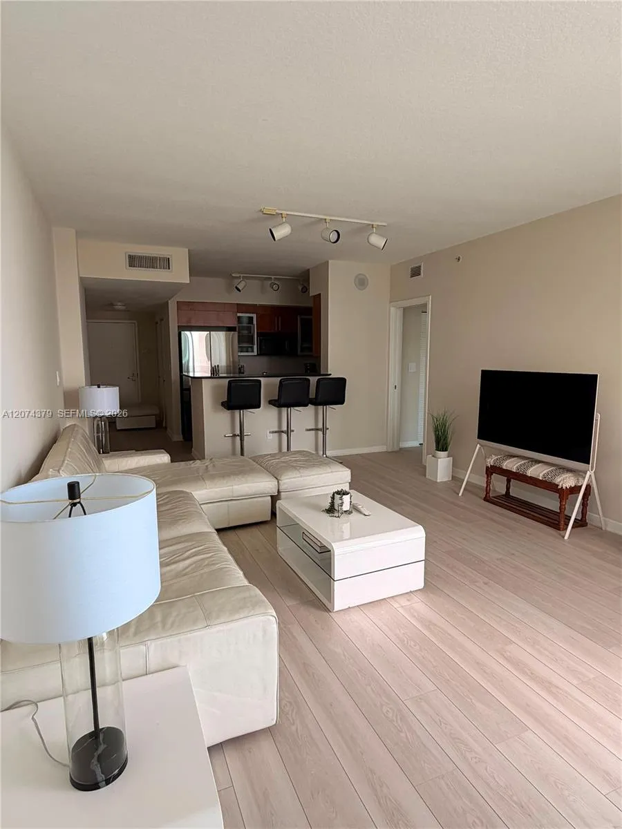 335 S Biscayne Blvd #2003 Miami, FL 33131