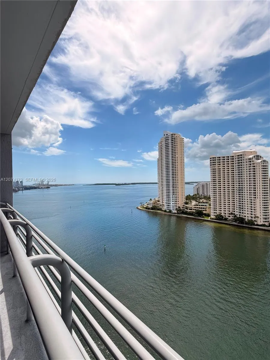 335 S Biscayne Blvd #2003 Miami, FL 33131