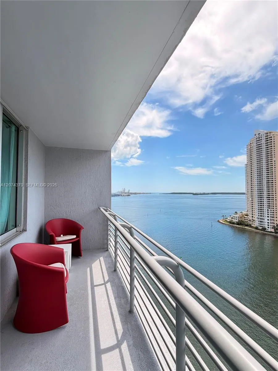 335 S Biscayne Blvd #2003 Miami, FL 33131
