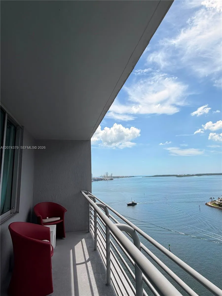 335 S Biscayne Blvd #2003 Miami, FL 33131