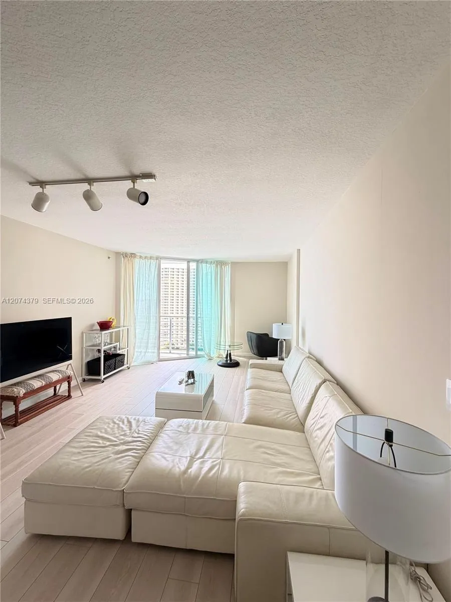 335 S Biscayne Blvd #2003 Miami, FL 33131