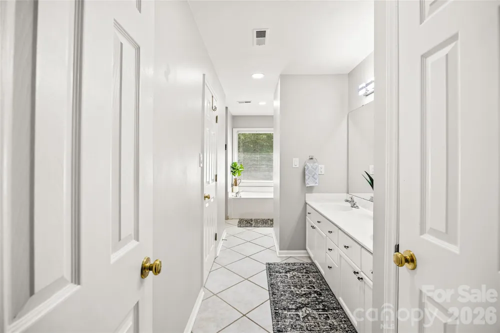 5933 Fitzwilliams Lane Charlotte, NC 28270