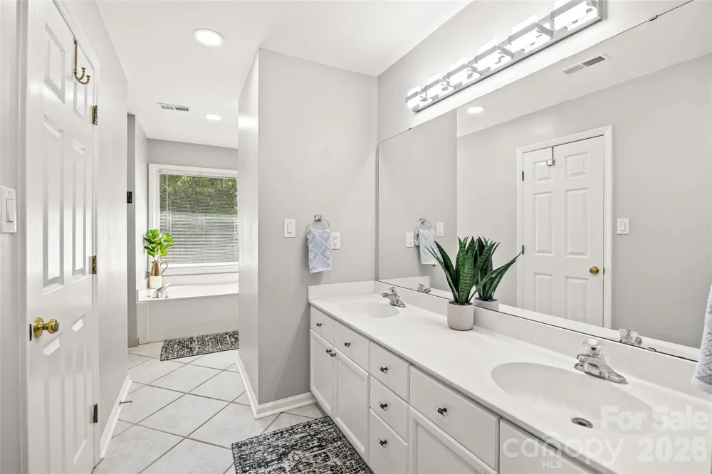 5933 Fitzwilliams Lane Charlotte, NC 28270