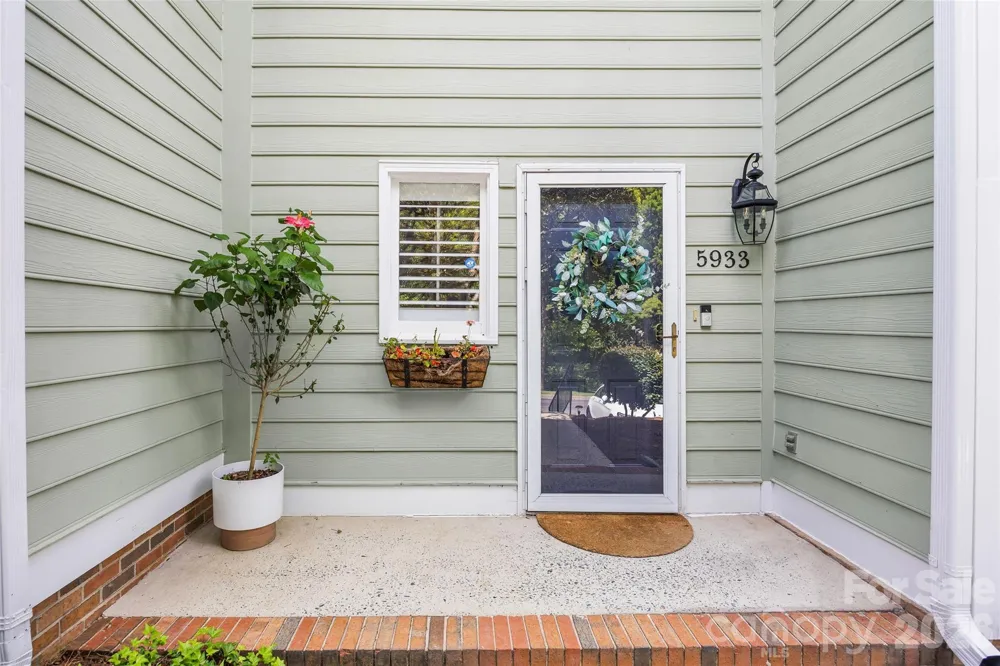 5933 Fitzwilliams Lane Charlotte, NC 28270