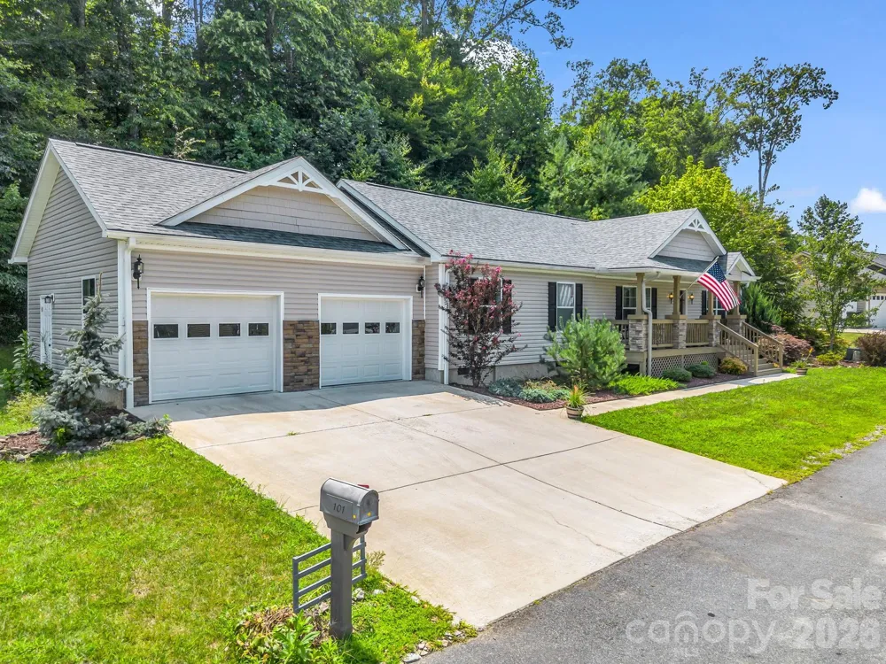 101 Plato Place Etowah, NC 28729