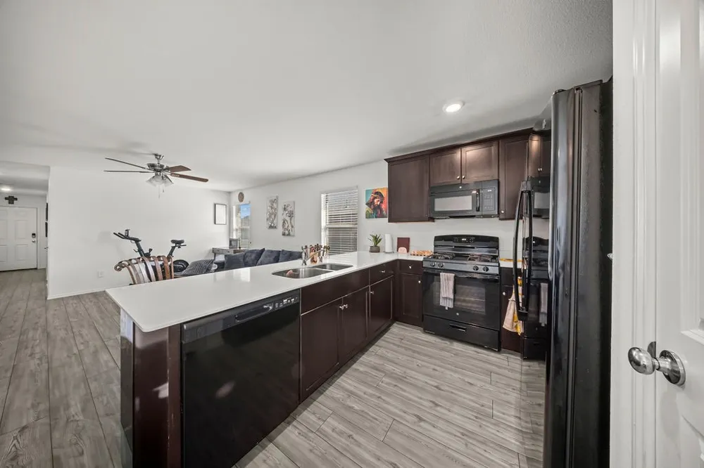1048 Crestview Drive Hutchins, TX 75141