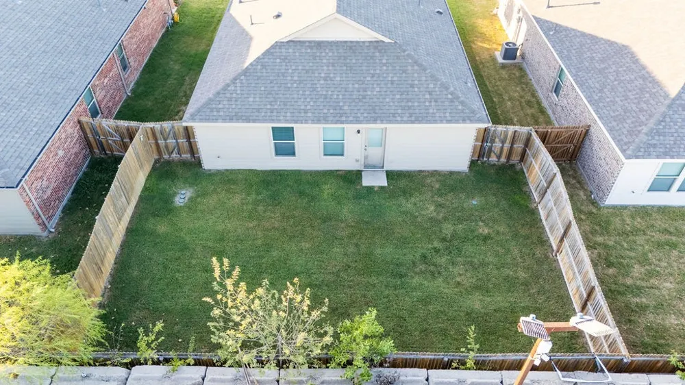 1048 Crestview Drive Hutchins, TX 75141