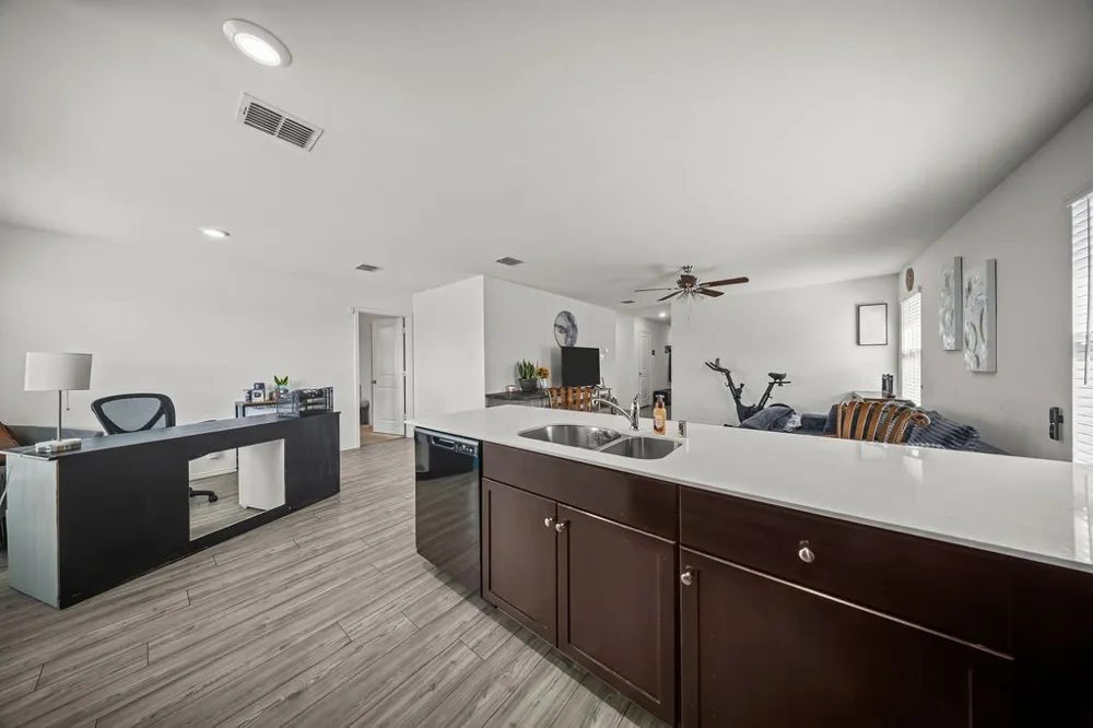 1048 Crestview Drive Hutchins, TX 75141