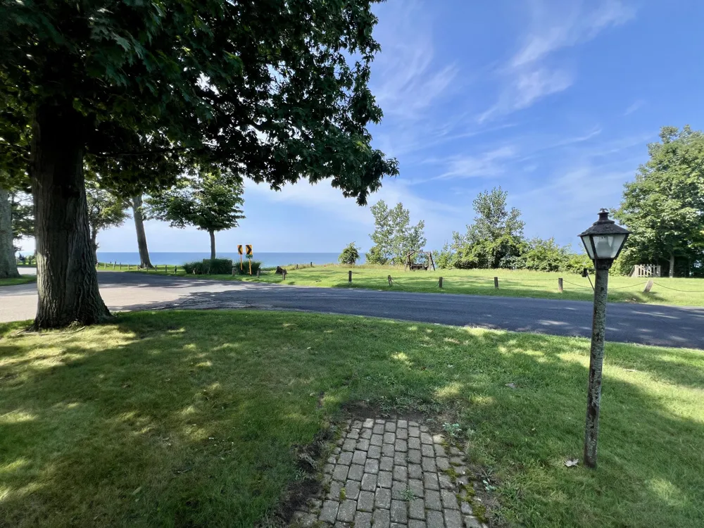 3007 Lakeshore Drive Fennville, MI 49408