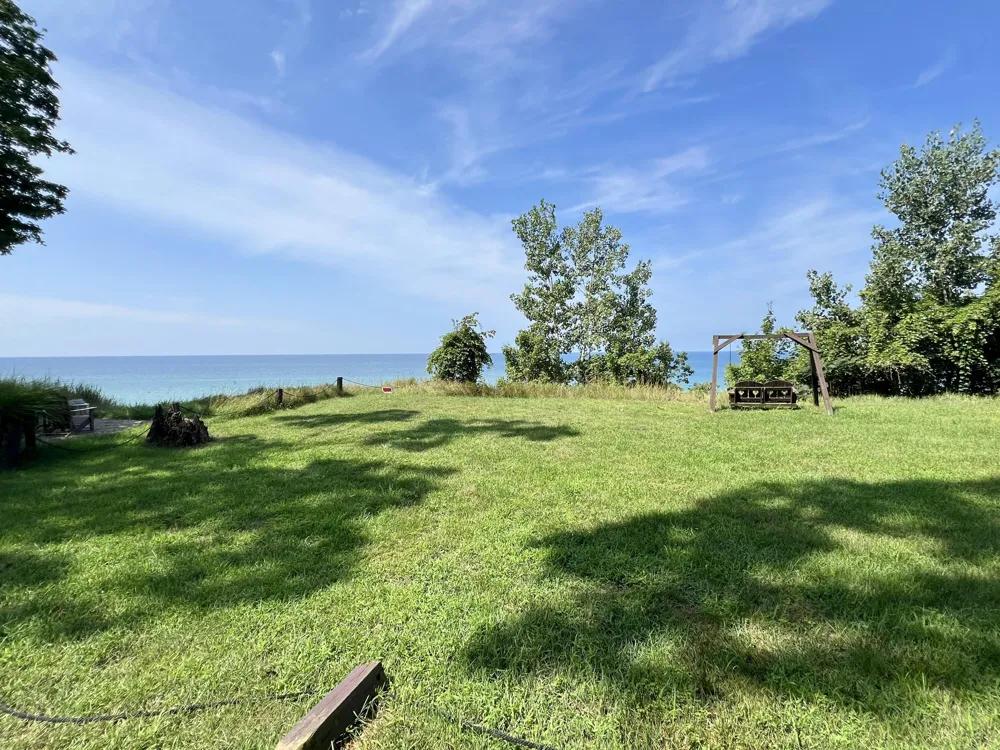 3007 Lakeshore Drive Fennville, MI 49408