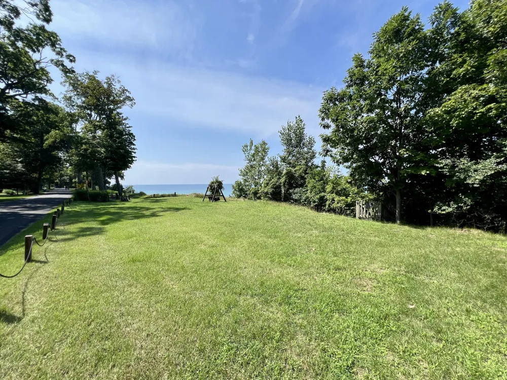 3007 Lakeshore Drive Fennville, MI 49408