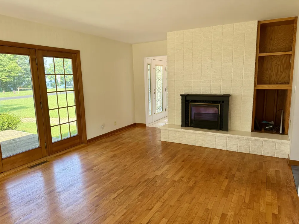 3007 Lakeshore Drive Fennville, MI 49408