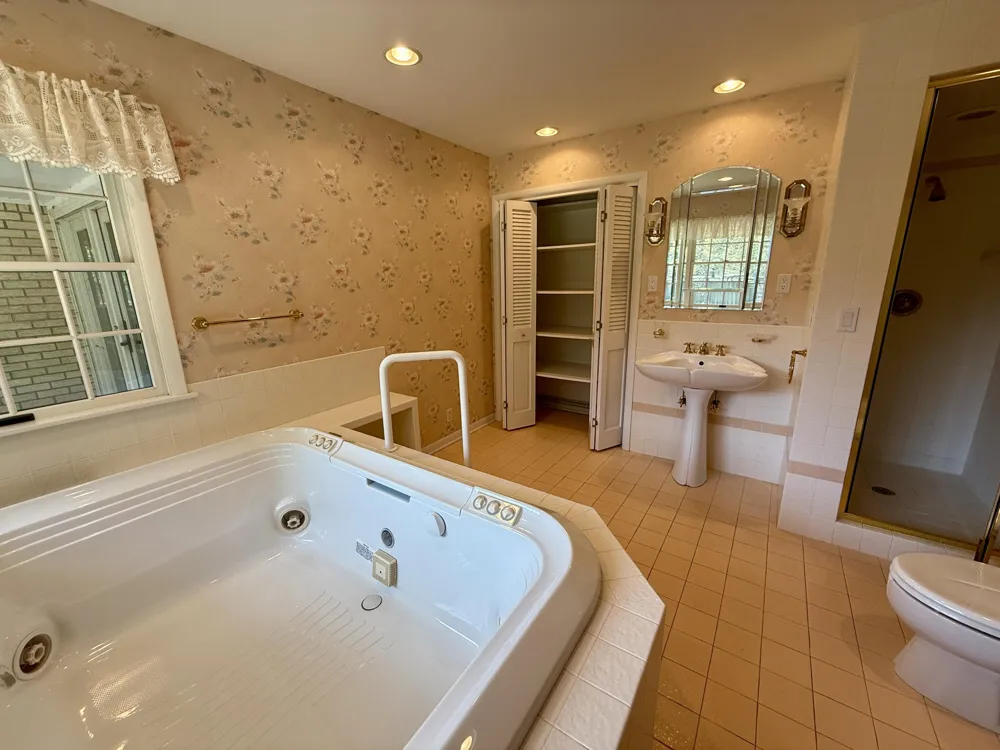 3007 Lakeshore Drive Fennville, MI 49408