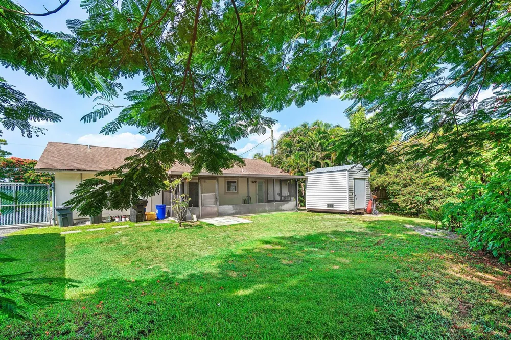 7442 Canal Drive Lake Worth, FL 33467