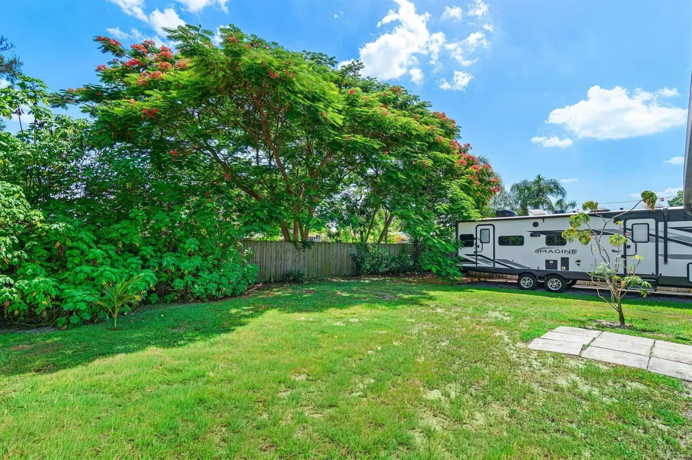 7442 Canal Drive Lake Worth, FL 33467