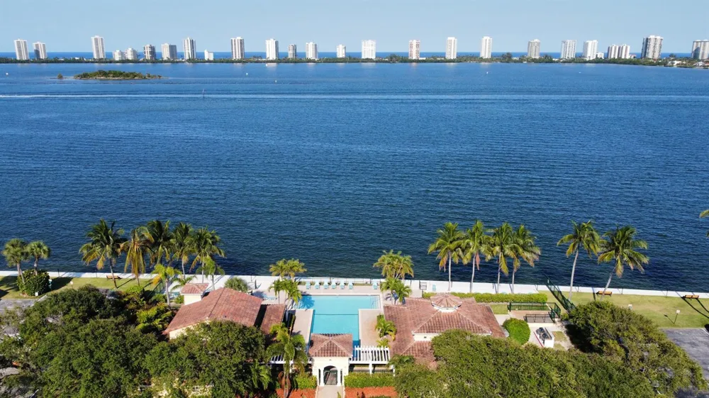 1125 Lake Shore Drive #202 Lake Park, FL 33403