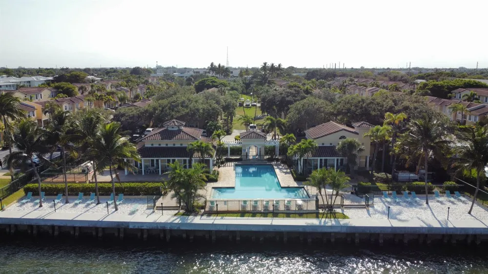 1125 Lake Shore Drive #202 Lake Park, FL 33403