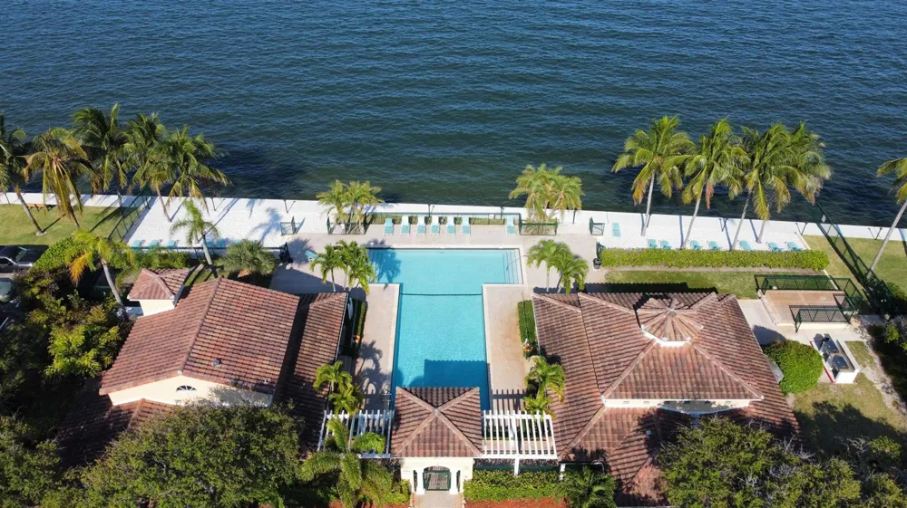 1125 Lake Shore Drive #202 Lake Park, FL 33403