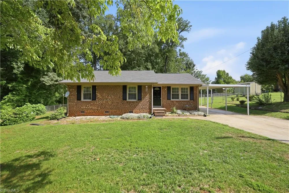 5503 Mallard Drive Browns Summit, NC 27214