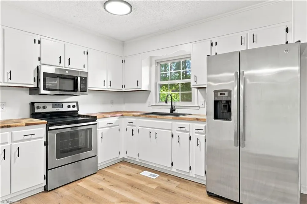 5503 Mallard Drive Browns Summit, NC 27214
