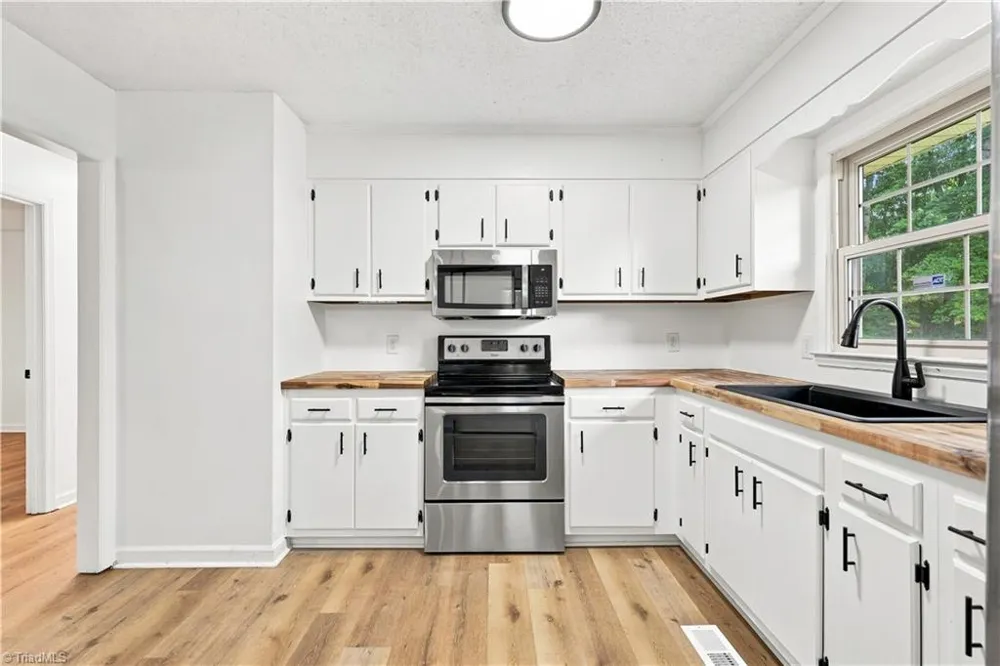 5503 Mallard Drive Browns Summit, NC 27214