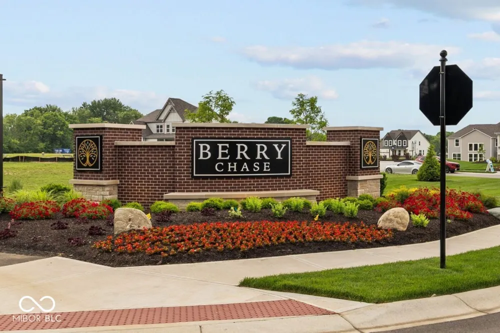 975 Vineyard Way Greenwood, IN 46143