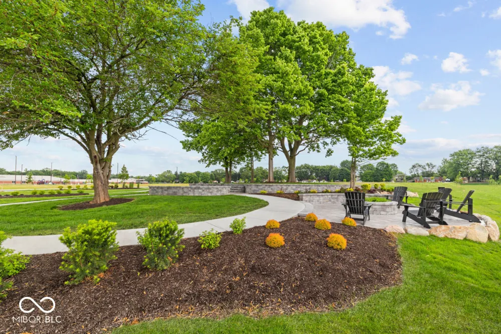 975 Vineyard Way Greenwood, IN 46143