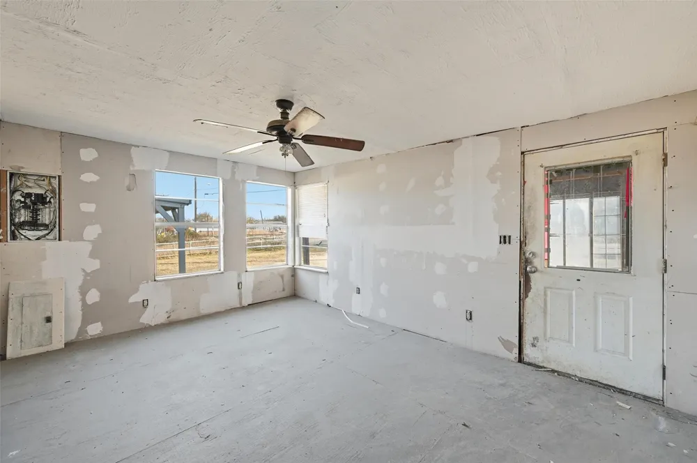 604 S Spears Street Alvarado, TX 76009