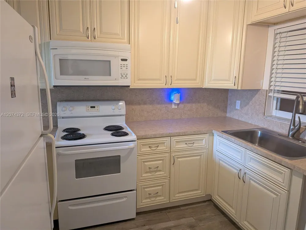 9471 Evergreen Pl #106 Davie, FL 33324