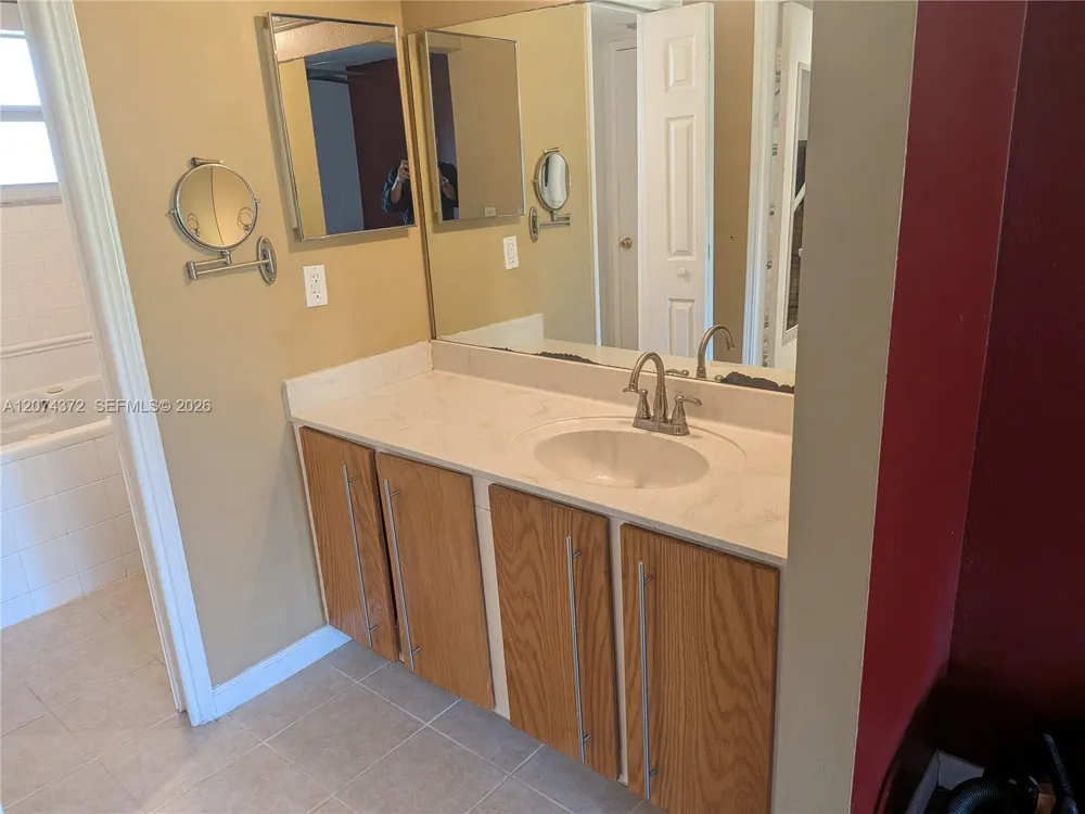 9471 Evergreen Pl #106 Davie, FL 33324