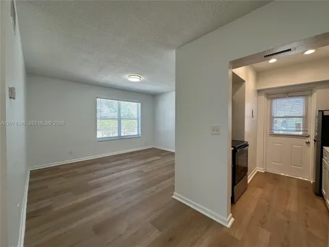 2822 Van Buren St #101