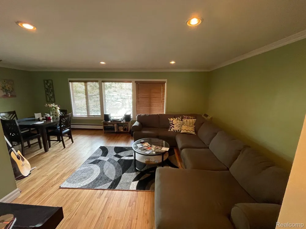 359 CONCORD PL APT 4 Bloomfield Charter Township, MI 48304