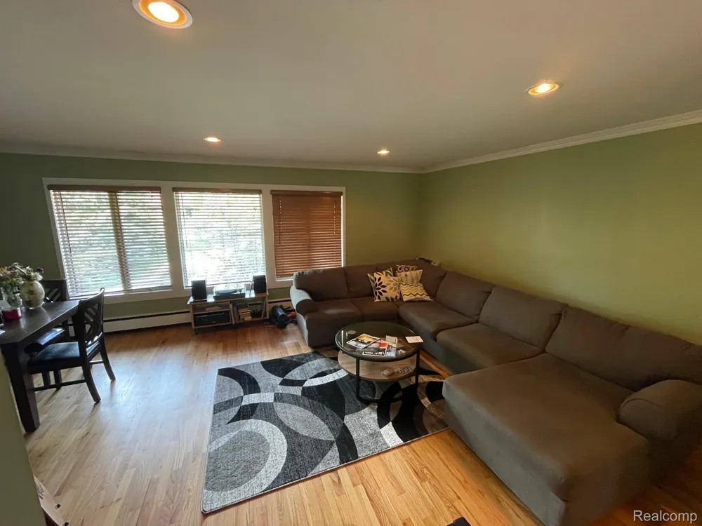 359 CONCORD PL APT 4 Bloomfield Charter Township, MI 48304
