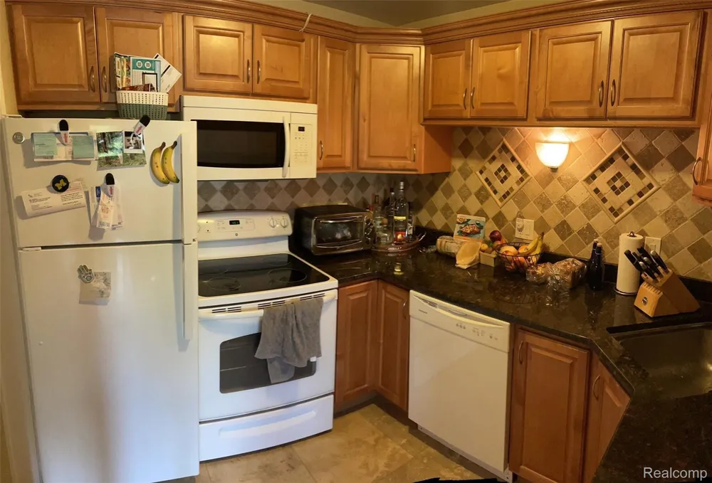 359 CONCORD PL APT 4 Bloomfield Charter Township, MI 48304