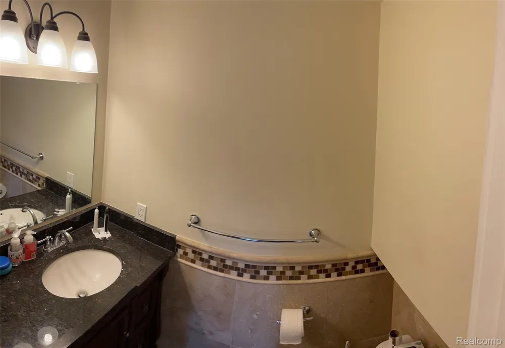 359 CONCORD PL APT 4 Bloomfield Charter Township, MI 48304