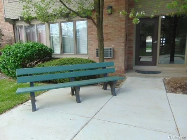 359 CONCORD PL APT 4 Bloomfield Charter Township, MI 48304