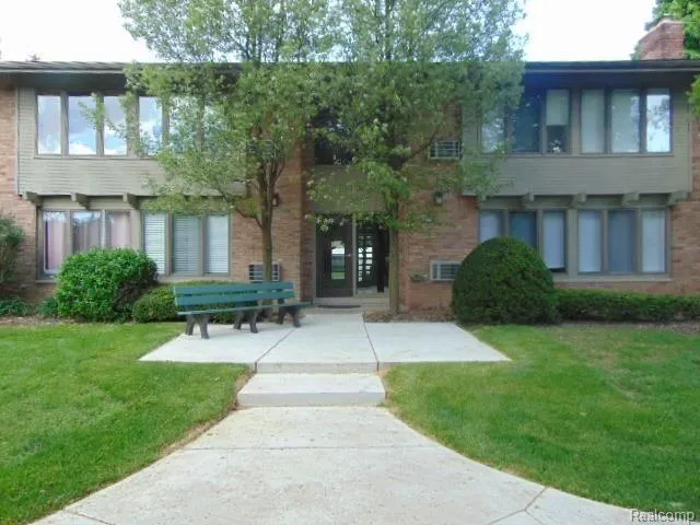 359 CONCORD PL APT 4 Bloomfield Charter Township, MI 48304