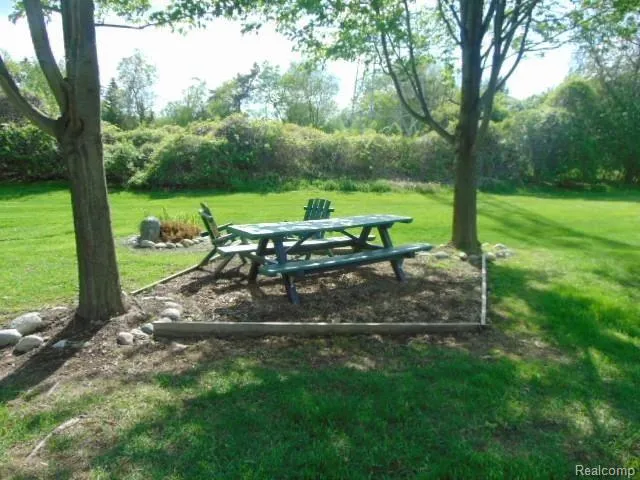 359 CONCORD PL APT 4 Bloomfield Charter Township, MI 48304