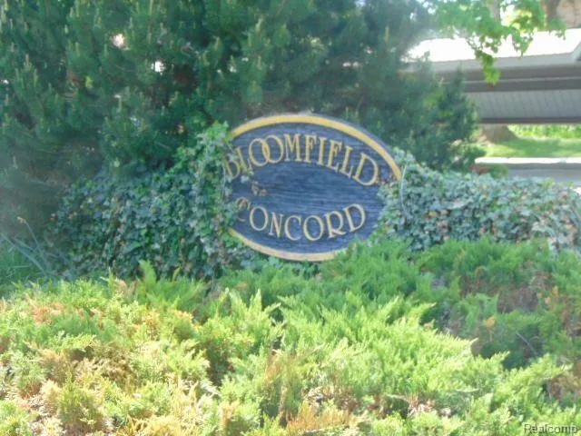 359 CONCORD PL APT 4 Bloomfield Charter Township, MI 48304
