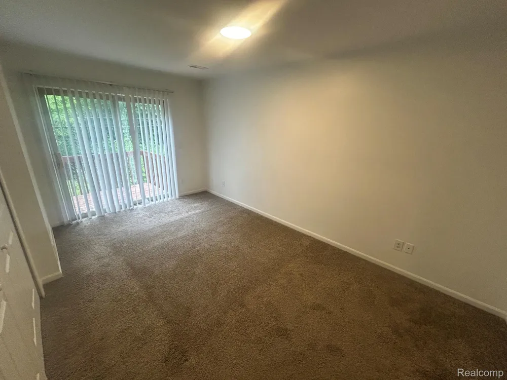 19 EDEN PARK Dearborn Heights City, MI 48127