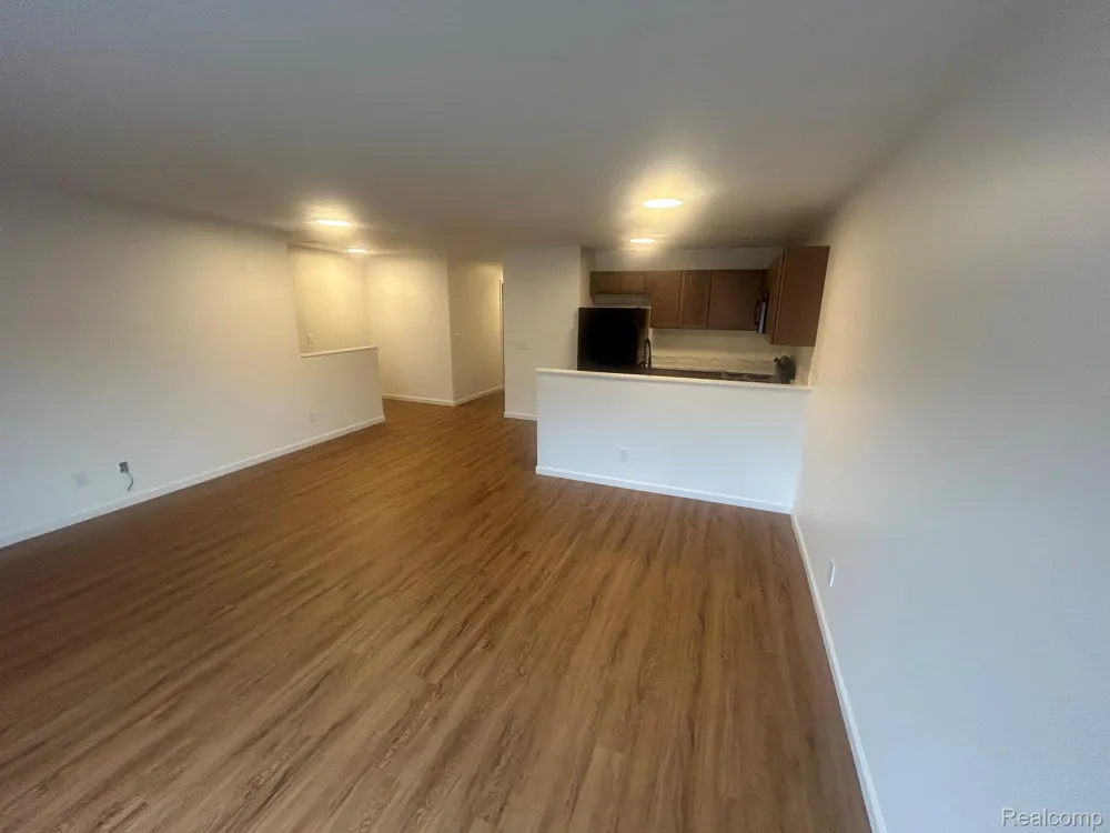 19 EDEN PARK Dearborn Heights City, MI 48127