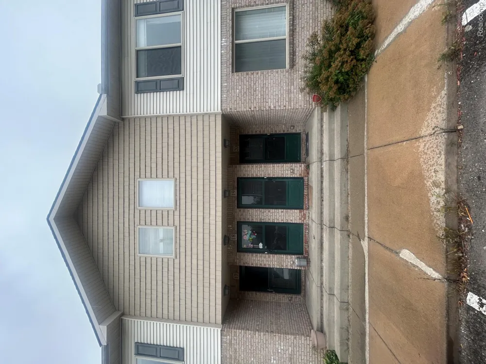 19 EDEN PARK Dearborn Heights City, MI 48127