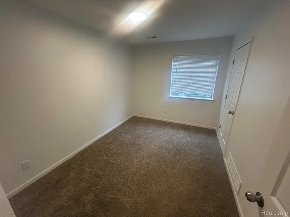 19 EDEN PARK Dearborn Heights City, MI 48127